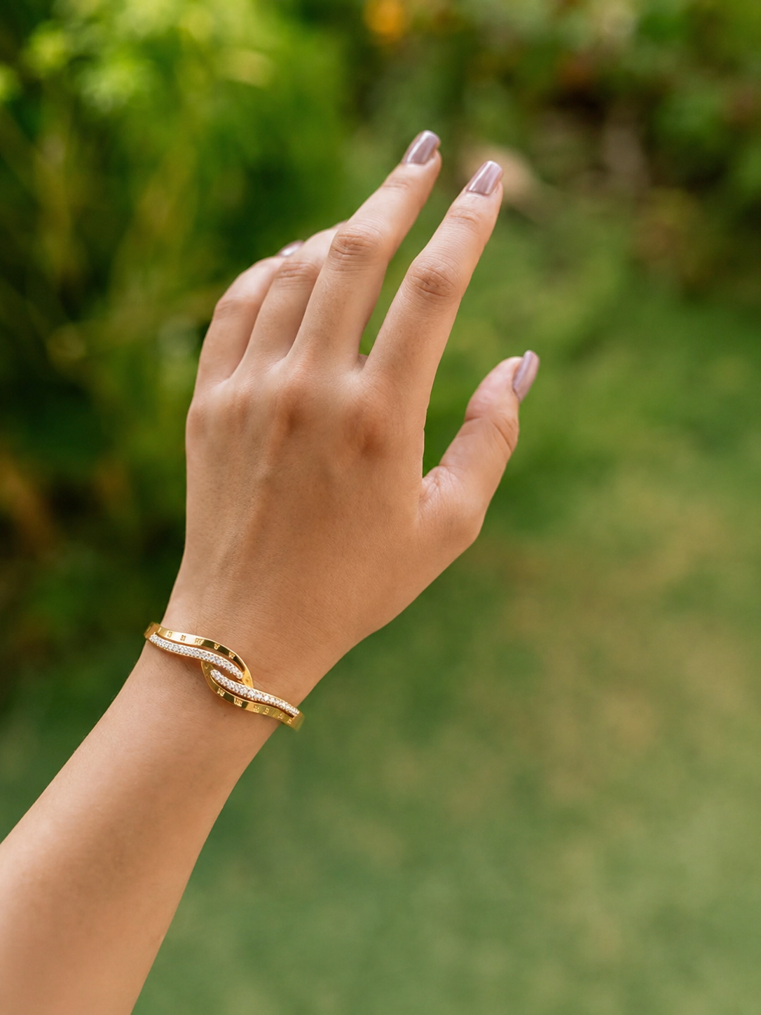 Elegant Gold-Tone Crossover Bracelet